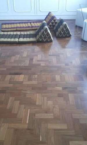 Acabamento em Piso de Madeira Acabamento em Piso de Madeira