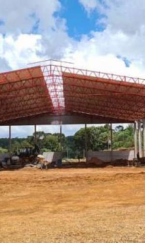 Fechamento de galpão com telha Fechamento de galpão com telha